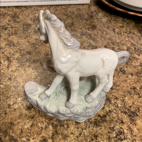 Porcelain Horse Figurine - Picture 2 of 6